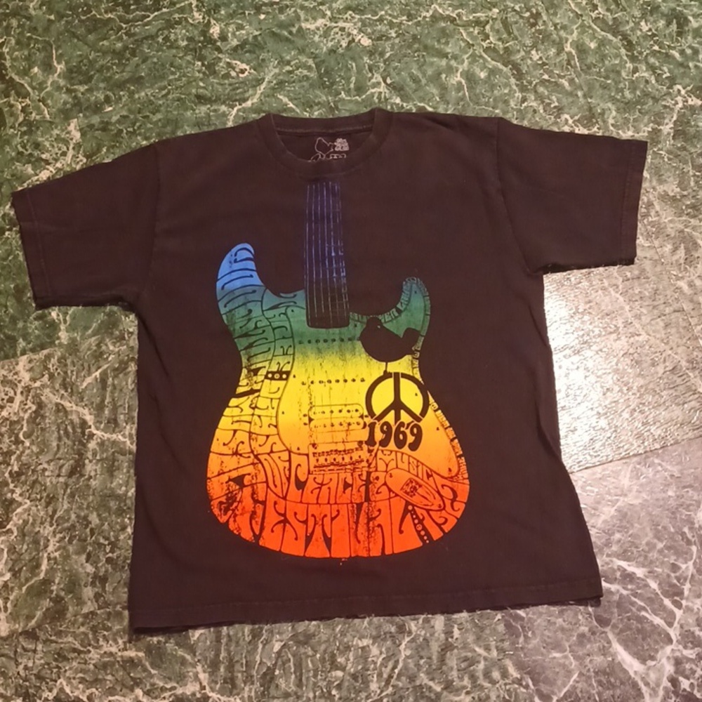 Woodstock tee shirt 3 days peace, love, music size medium